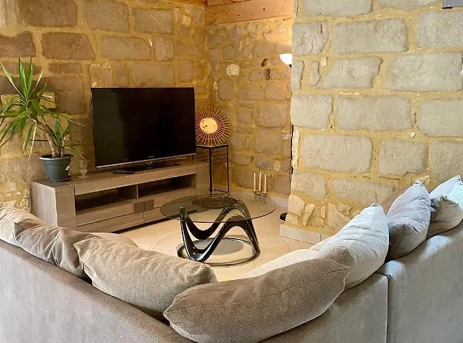 Avec Jacuzzi A Lamothe D'ales Lavergne (Lot-et-Garonne)