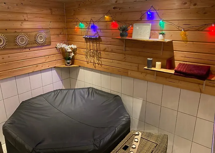 Avec Jacuzzi A Lamothe D'ales * Lavergne (Lot-et-Garonne)